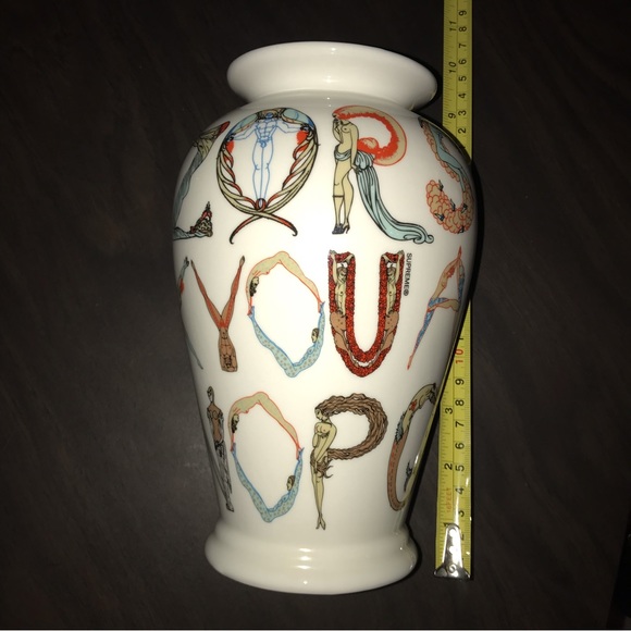 Supreme Alphabet Ceramic Vase - Picture 5 of 6